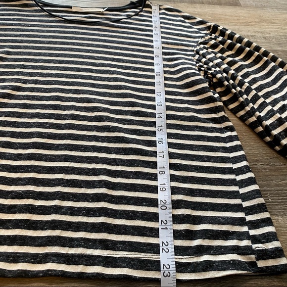 3/$25 Mustard Seed medium top - Picture 6 of 9